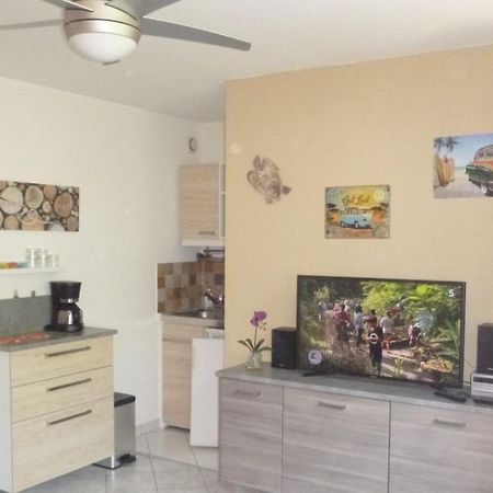 Studio Proche Port Et Plages, Piscine Йер Экстерьер фото
