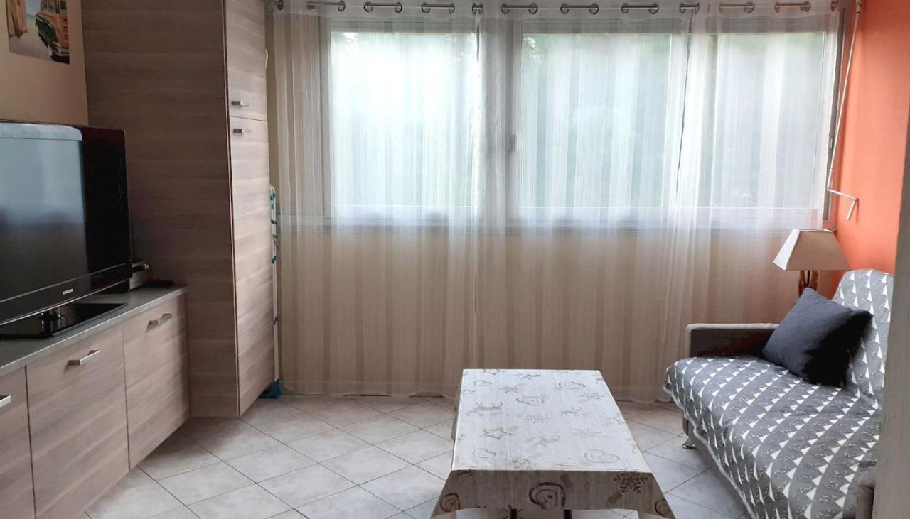Studio Proche Port Et Plages, Piscine Йер Экстерьер фото